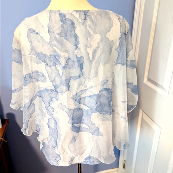 ❤️ 3/$25 Cleo Petites flowy flower painted double layered blouse flouncy - Picture 4 of 8